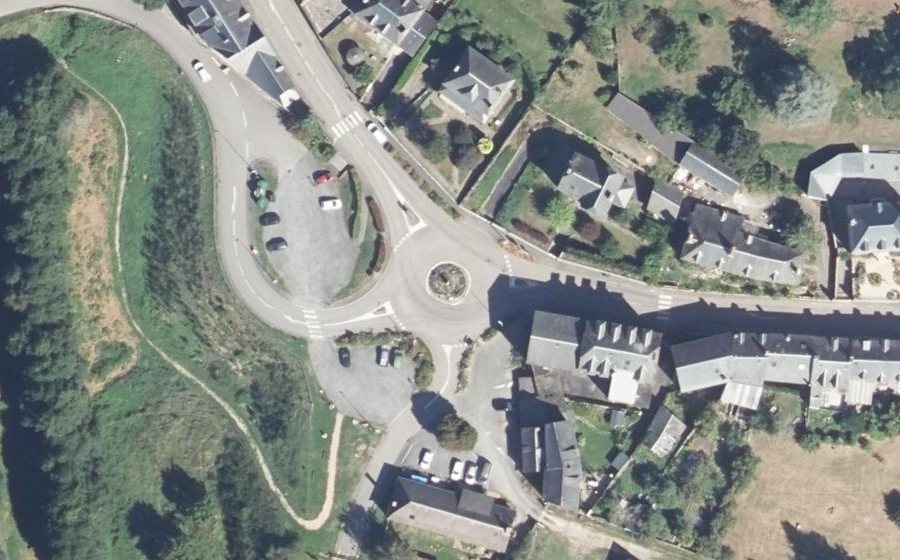 Vue aérienne du Rond-point anonyme n°136813165