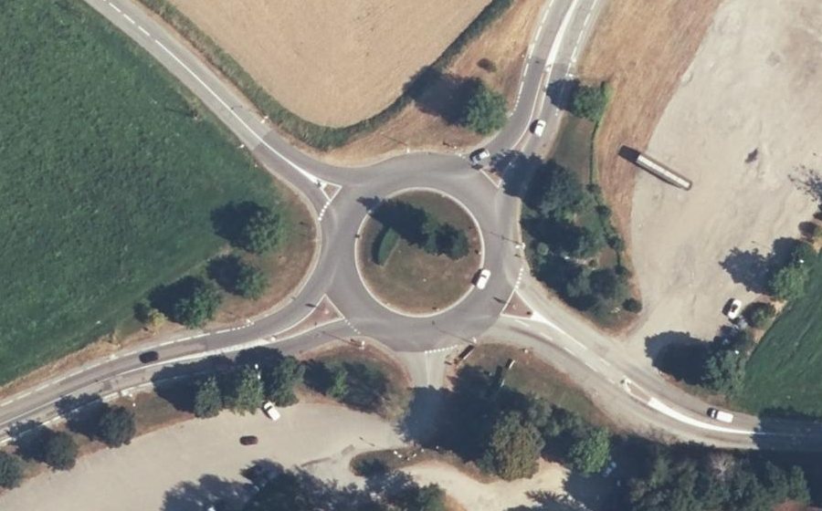 Vue aérienne du Rond-point anonyme n°1368374492