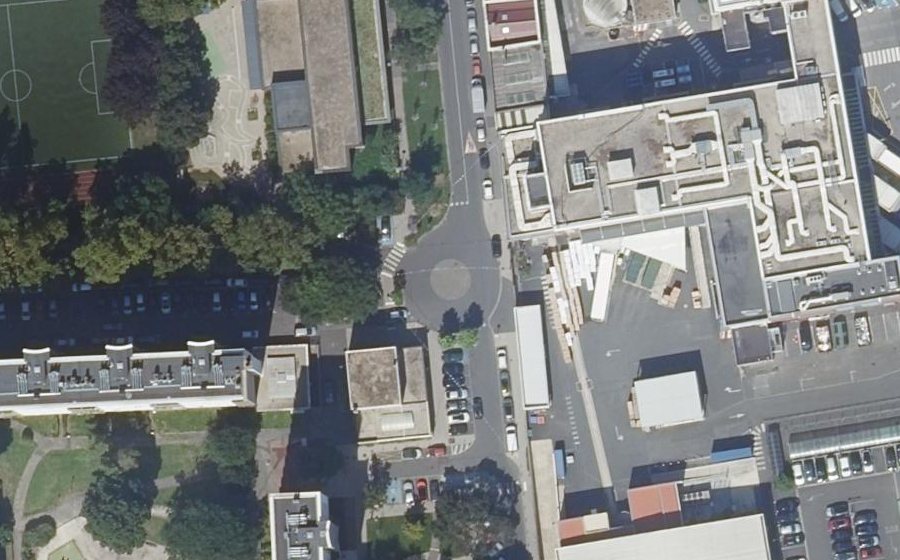 Vue aérienne du Rond-point anonyme n°1368490323