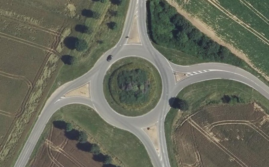 Vue aérienne du Rond-point anonyme n°136867878