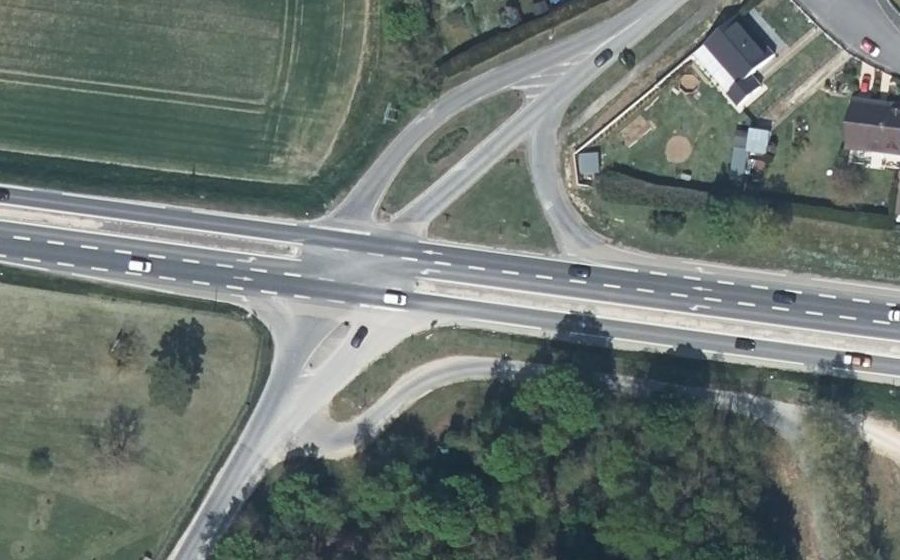 Vue aérienne du Rond-point anonyme n°1368804053