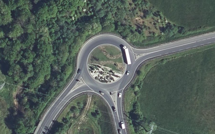 Vue aérienne du Rond-point anonyme n°136887543
