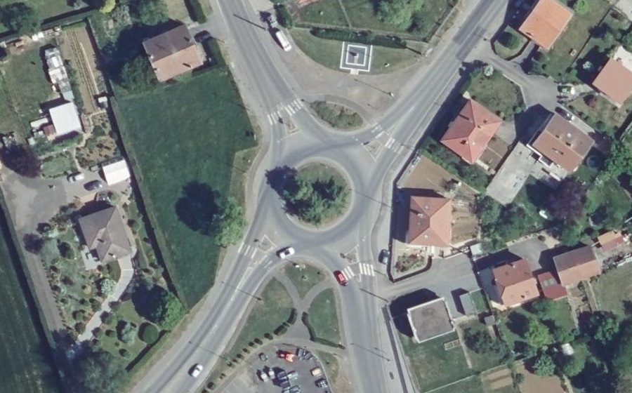 Vue aérienne du Rond-point anonyme n°13689442