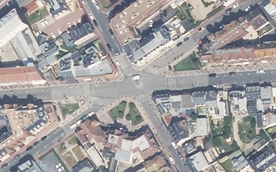 Vue aérienne du Rond-point anonyme n°136915183