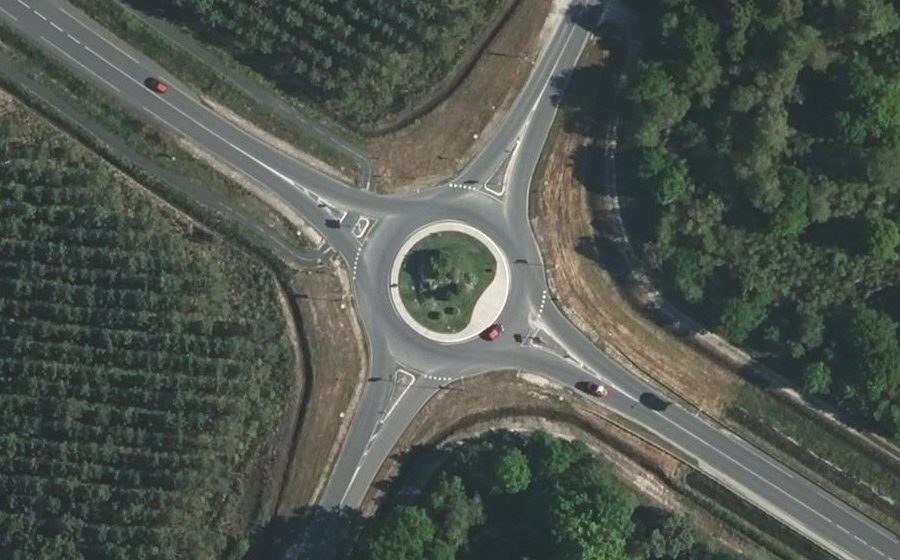 Vue aérienne du Rond-point anonyme n°136980023