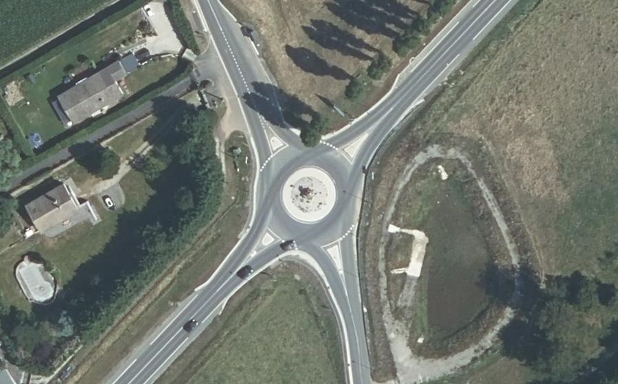 Vue aérienne du Rond-point anonyme n°1369864161