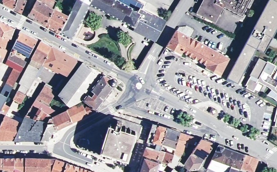 Vue aérienne du Rond-point anonyme n°137000178