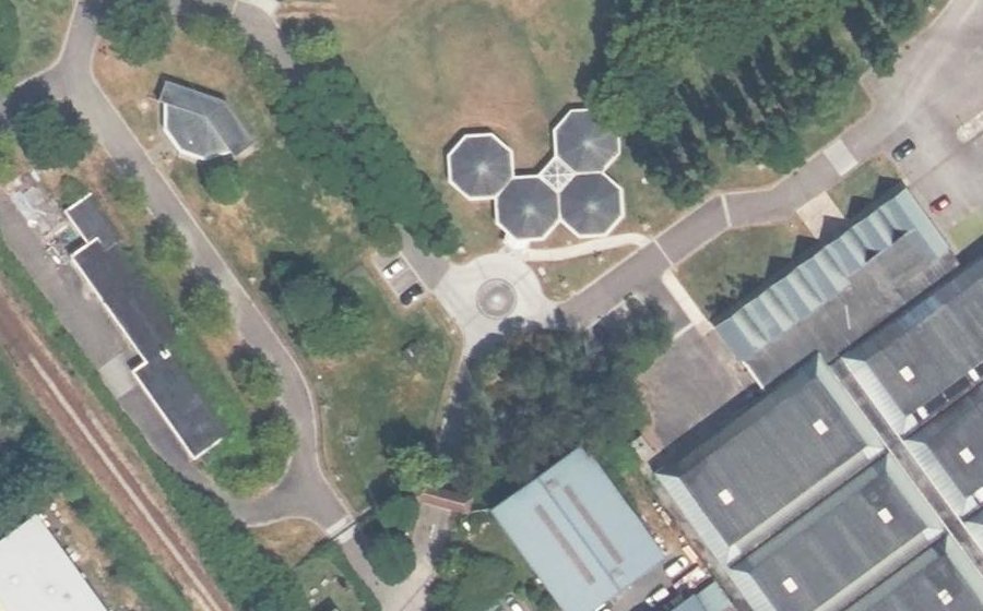 Vue aérienne du Rond-point anonyme n°1370093637