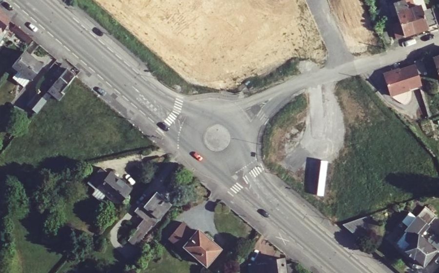 Vue aérienne du Rond-point anonyme n°137024606