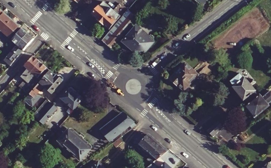 Vue aérienne du Rond-point anonyme n°137024610