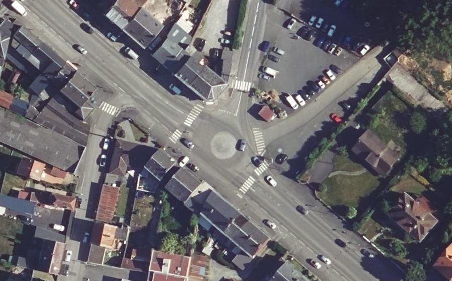 Vue aérienne du Rond-point anonyme n°137024637