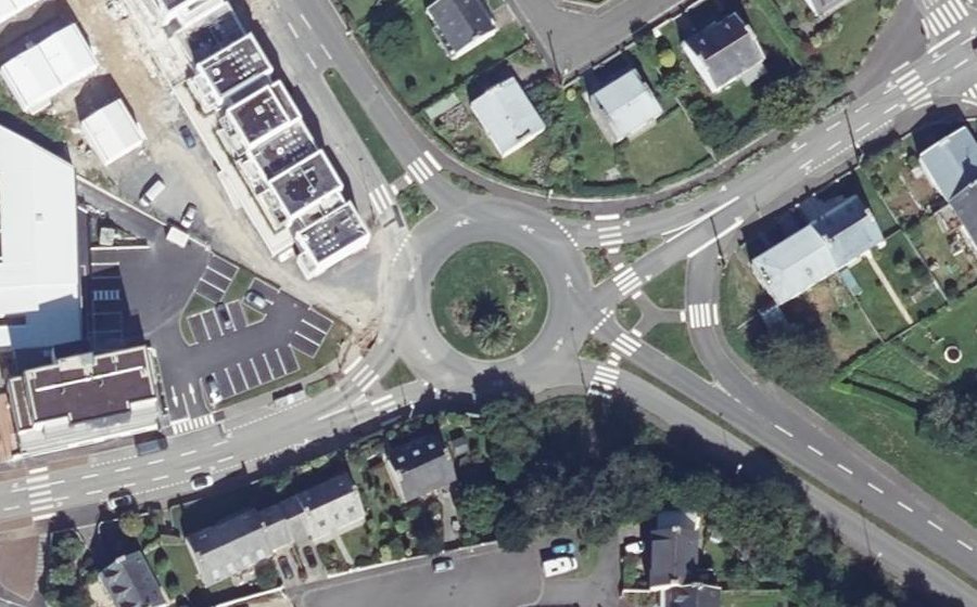 Vue aérienne du Rond-point anonyme n°13702863
