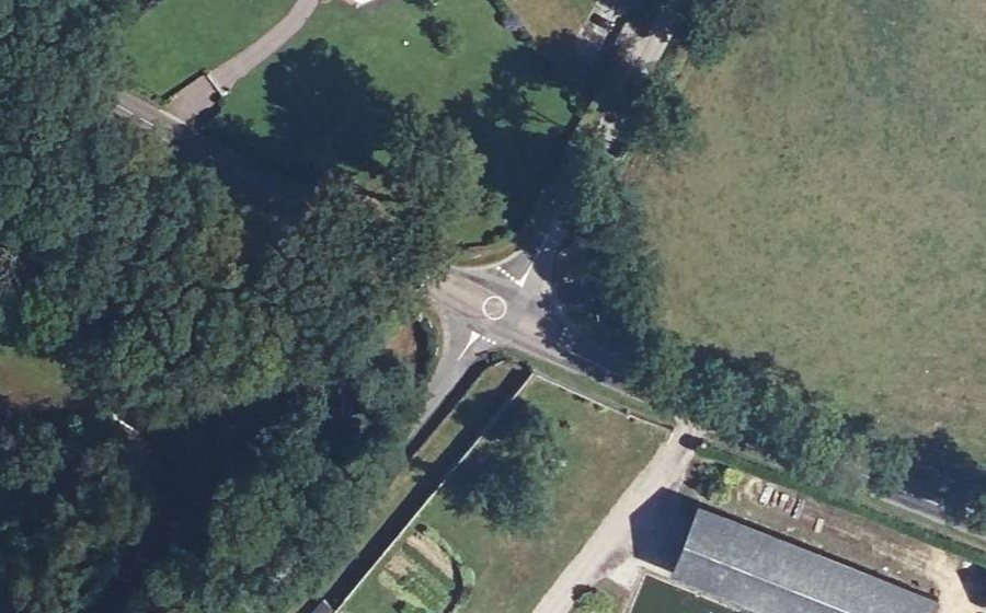 Vue aérienne du Rond-point anonyme n°1370388171