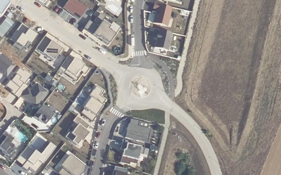 Vue aérienne du Rond-point anonyme n°1370553056
