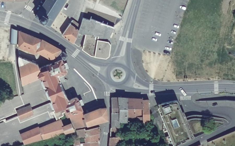 Vue aérienne du Rond-point anonyme n°13708124