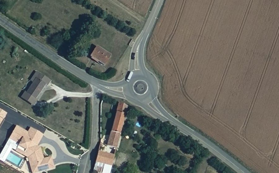 Vue aérienne du Rond-point anonyme n°1371864867