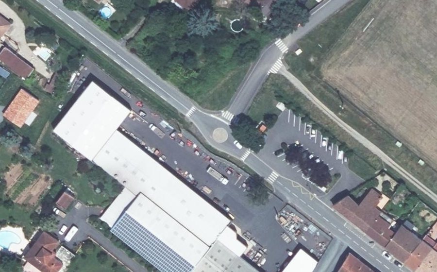Vue aérienne du Rond-point anonyme n°1372006470