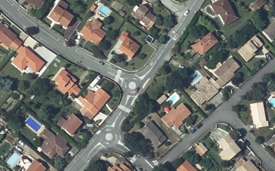 Vue aérienne du Rond-point anonyme n°1372007324