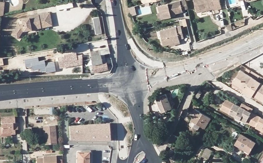 Vue aérienne du Rond-point anonyme n°1372475575