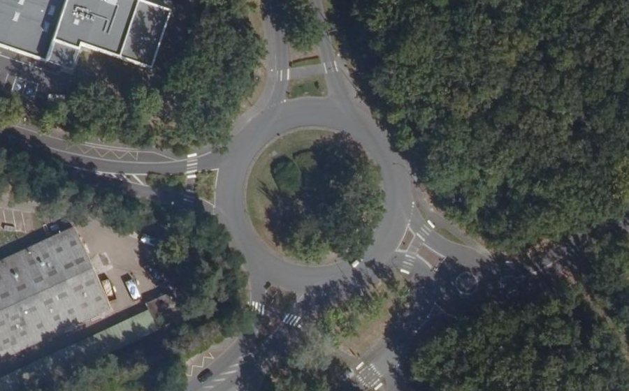 Vue aérienne du Rond-point anonyme n°137269149