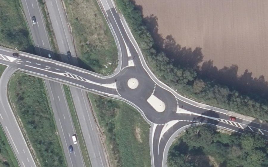 Vue aérienne du Rond-point anonyme n°1372694670