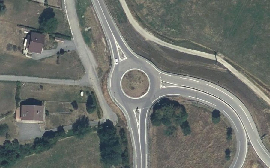 Vue aérienne du Rond-point anonyme n°137305278