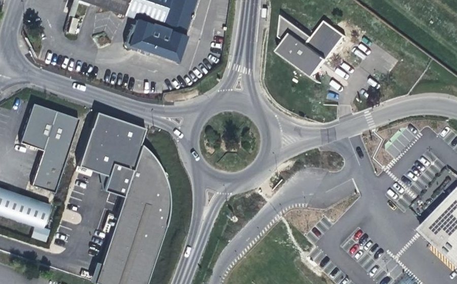 Vue aérienne du Rond-point anonyme n°1373098521