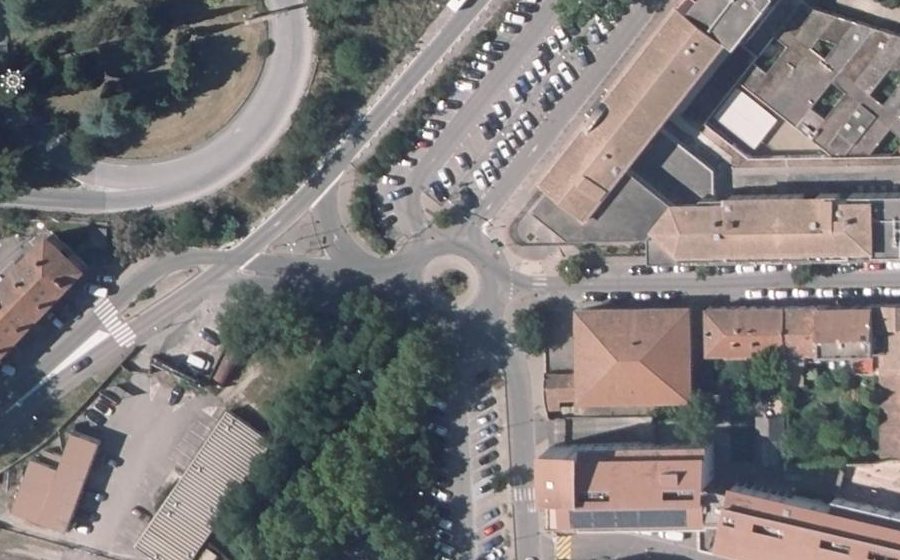 Vue aérienne du Rond-point anonyme n°137318386