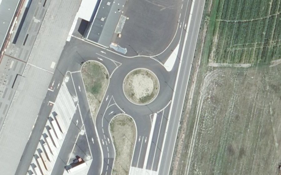 Vue aérienne du Rond-point anonyme n°1374814708
