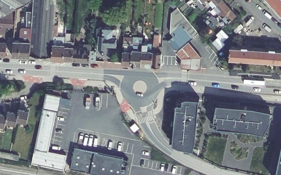 Vue aérienne du Rond-point anonyme n°1375443975