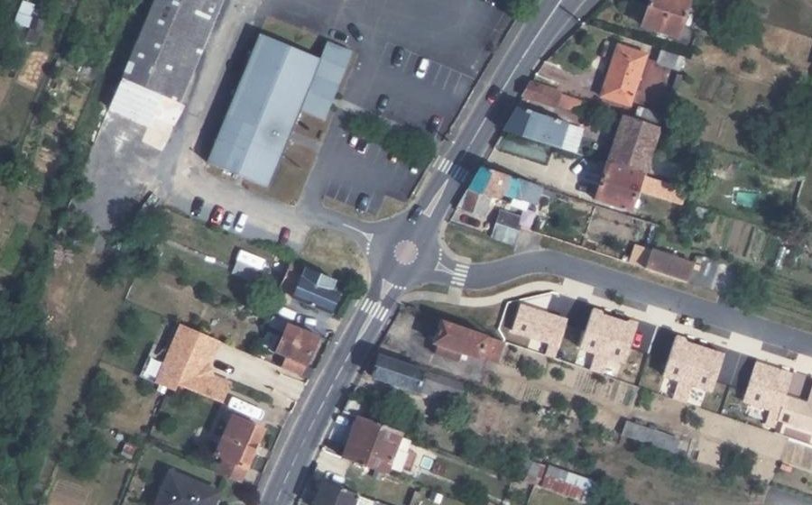 Vue aérienne du Rond-point anonyme n°1375501471