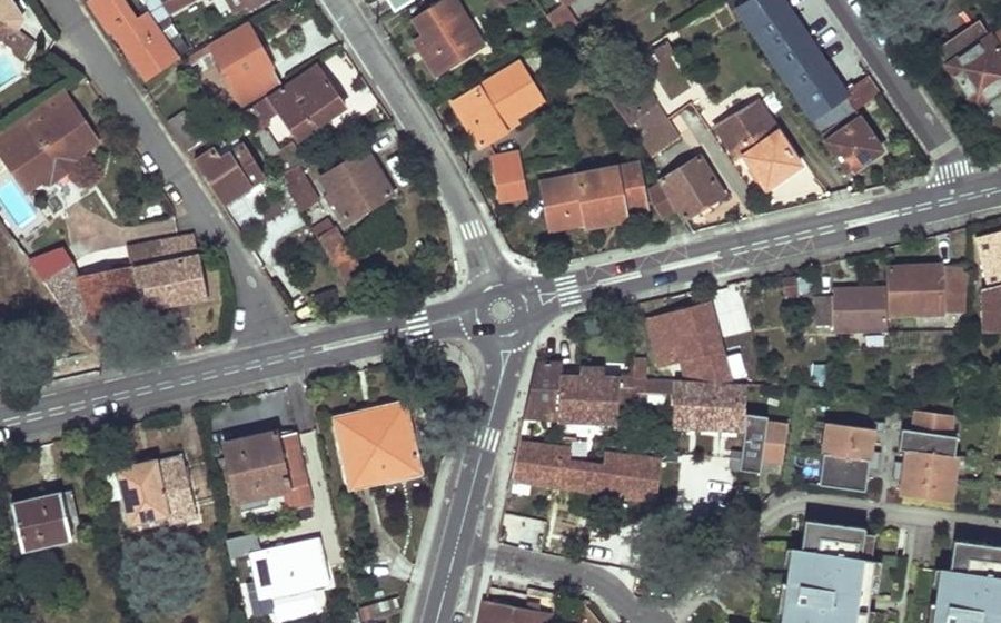 Vue aérienne du Rond-point anonyme n°1375529234