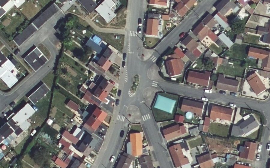 Vue aérienne du Rond-point anonyme n°1375604723
