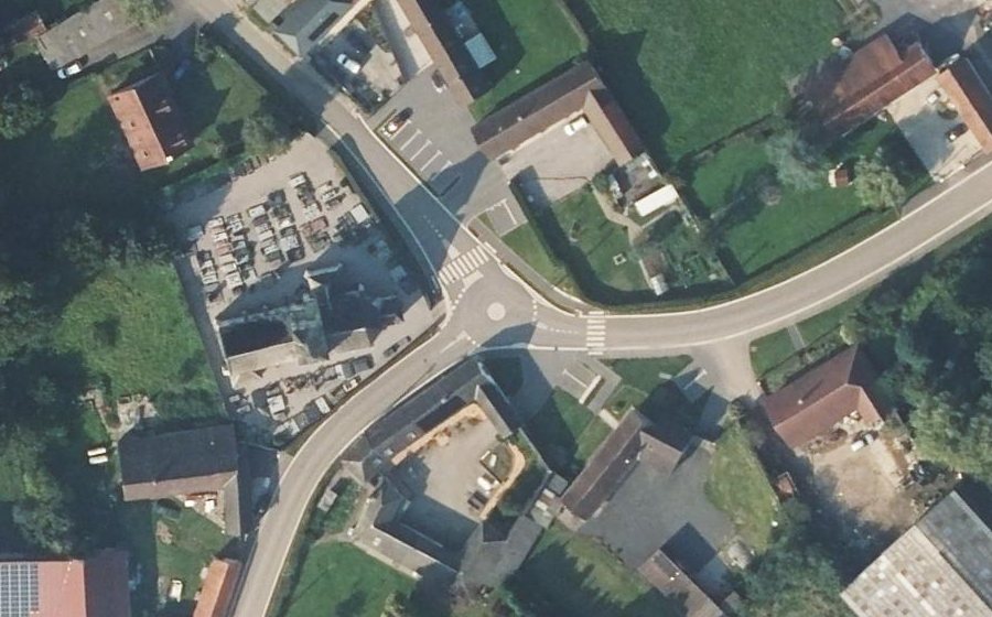 Vue aérienne du Rond-point anonyme n°1375616684