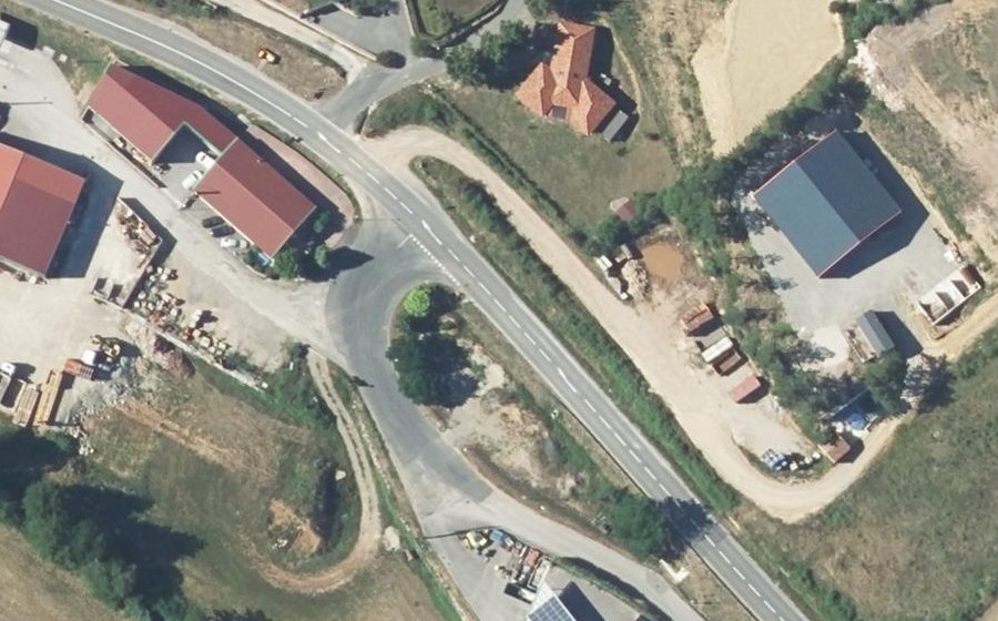 Vue aérienne du Rond-point anonyme n°1375630792
