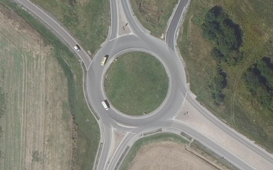 Vue aérienne du Rond-point anonyme n°137569494