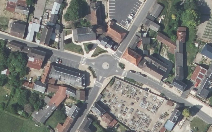 Vue aérienne du Rond-point anonyme n°1376150885