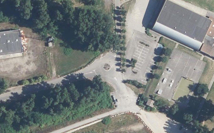 Vue aérienne du Rond-point anonyme n°137633234