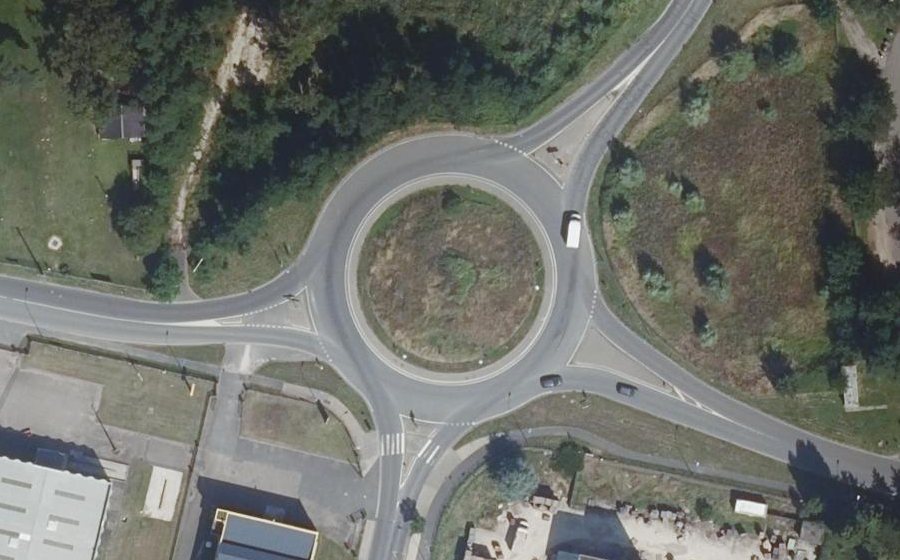Vue aérienne du Rond-point anonyme n°137635321