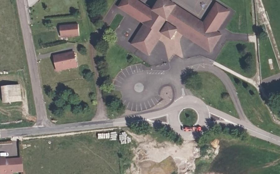 Vue aérienne du Rond-point anonyme n°1376475723