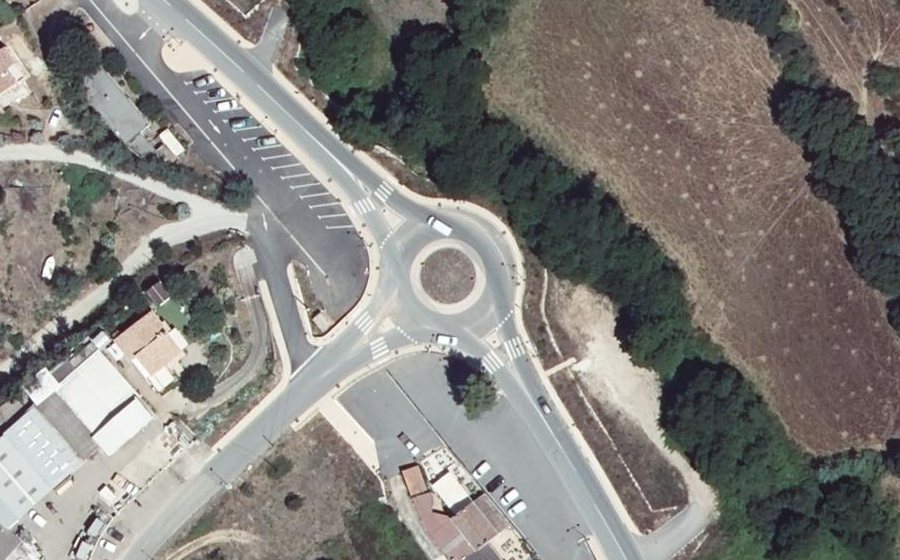 Vue aérienne du Rond-point anonyme n°1376610521