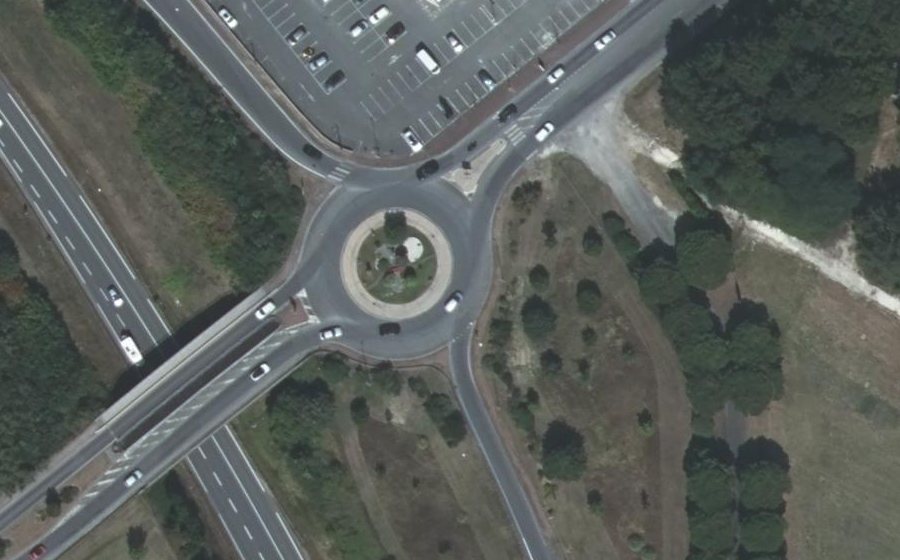 Vue aérienne du Rond-point anonyme n°1376872465