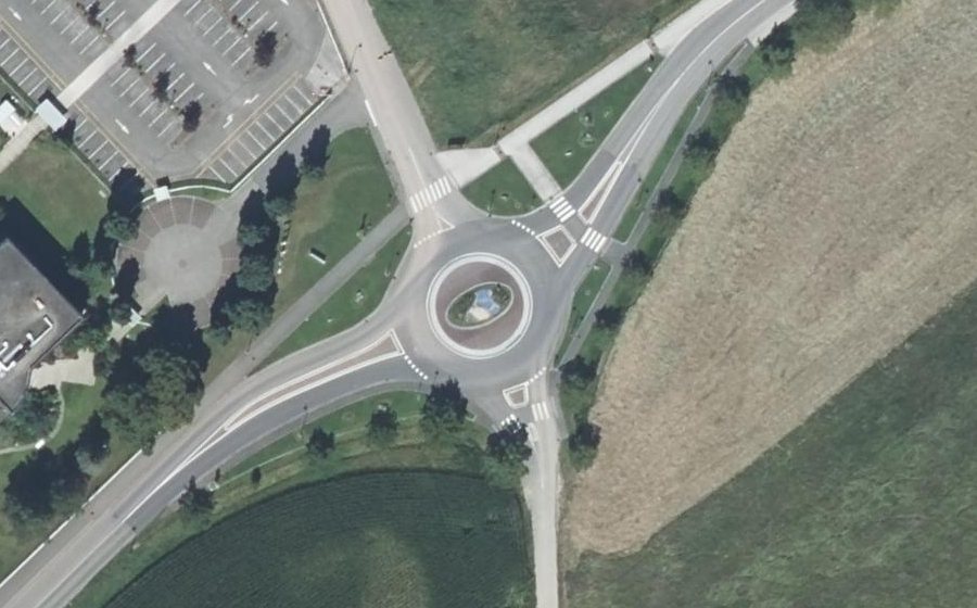 Vue aérienne du Rond-point anonyme n°1377239963