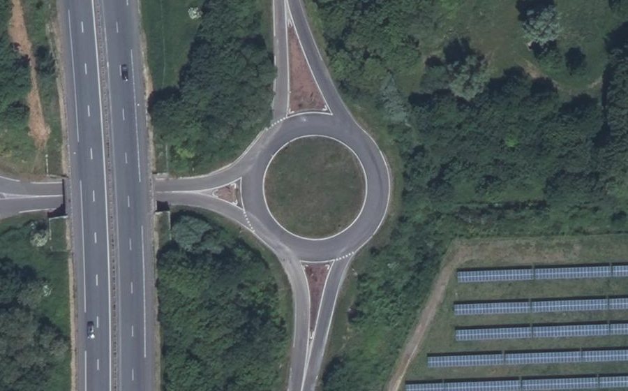 Vue aérienne du Rond-point anonyme n°137725229