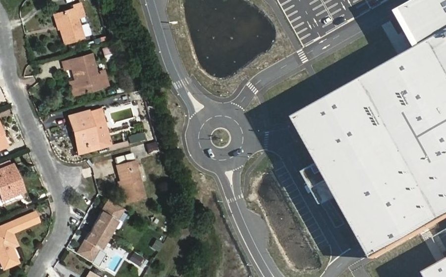 Vue aérienne du Rond-point anonyme n°1377764217