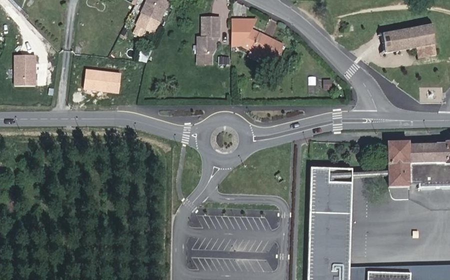 Vue aérienne du Rond-point anonyme n°1377779701