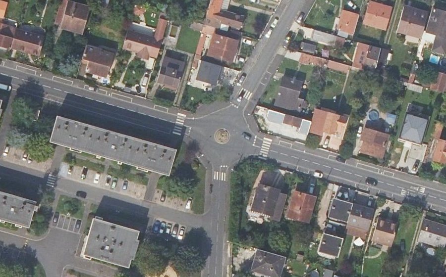 Vue aérienne du Rond-point anonyme n°1377794170