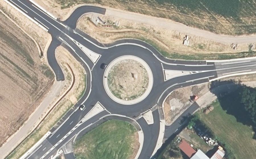 Vue aérienne du Rond-point anonyme n°1377807099