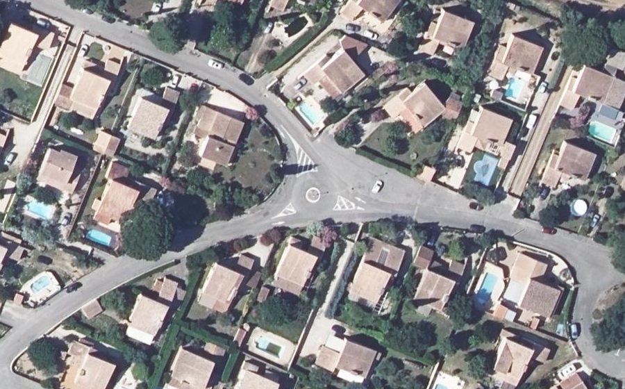 Vue aérienne du Rond-point anonyme n°1377866588