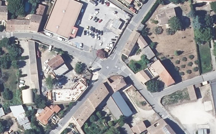 Vue aérienne du Rond-point anonyme n°1378139241